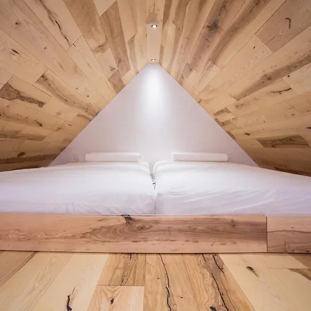 Denkmal Haus Hugo Loft * ميدهباخ